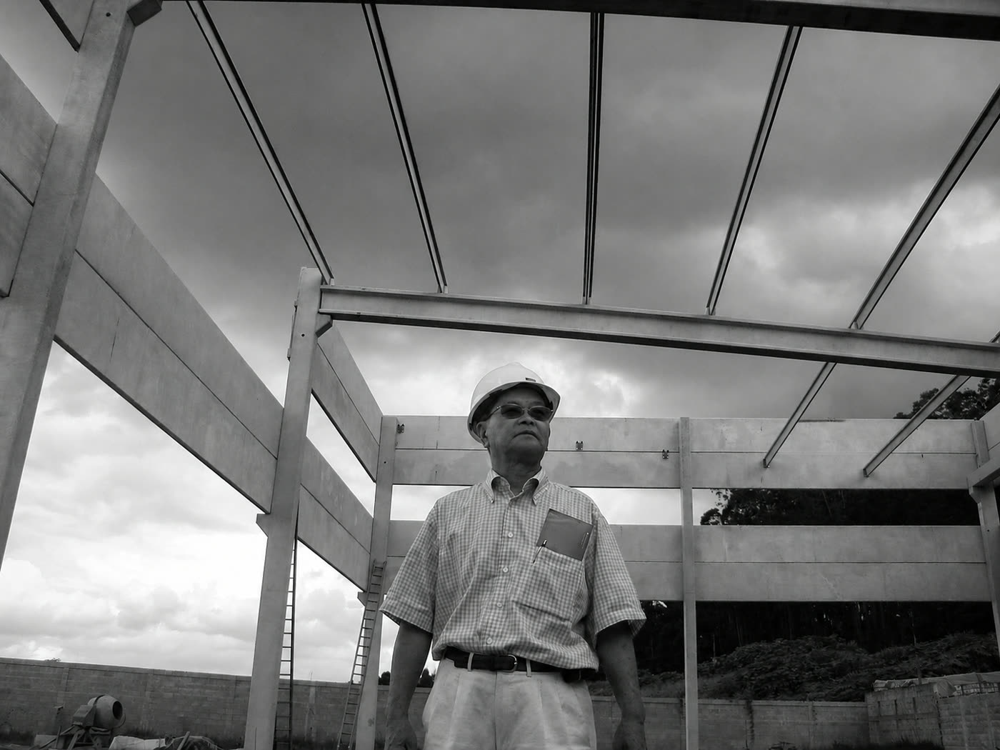 Jorge Hanaoka em obra de ampliação da planta
